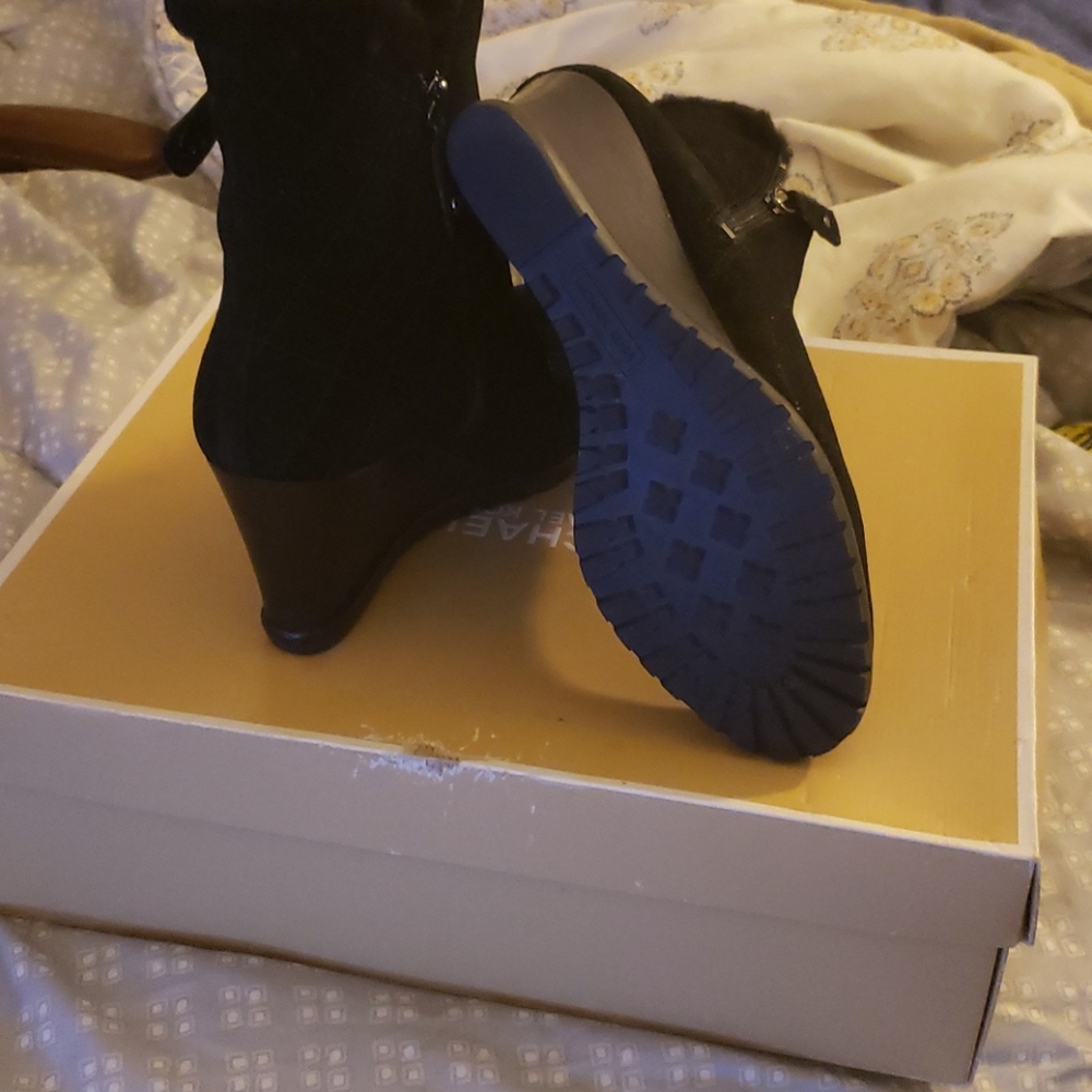 Michael kors suede ankle boots with original Box - Picture 8 of 8
